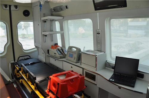 永胜县救护车内部